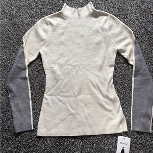 ZESICA Cream and Gray Turtleneck Sweater NWT woman’s small